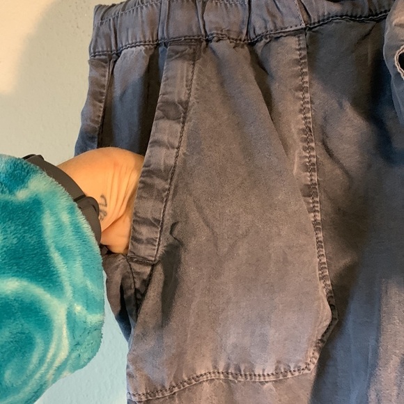 Susina Tencel Lyocell Raw Hem Wide Leg Pants in Ebony Gray Lounge Cropped XS - Picture 7 of 14